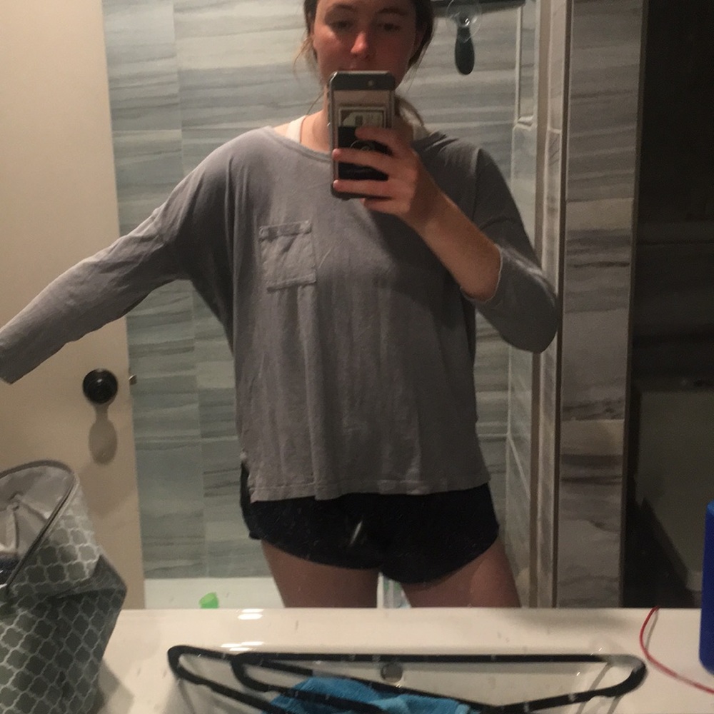 gray long sleeve gap tee